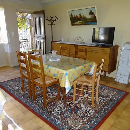 Un Coin De Paradis Avec Vue Exceptionnelle Pour 4 Ou 5 Personnes Holiday home Najac
