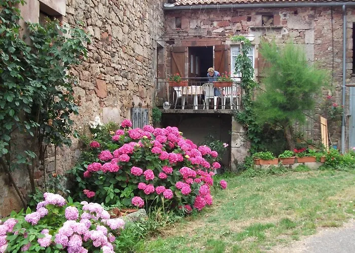 Un Coin De Paradis Avec Vue Exceptionnelle Pour 4 Ou 5 Personnes Najac